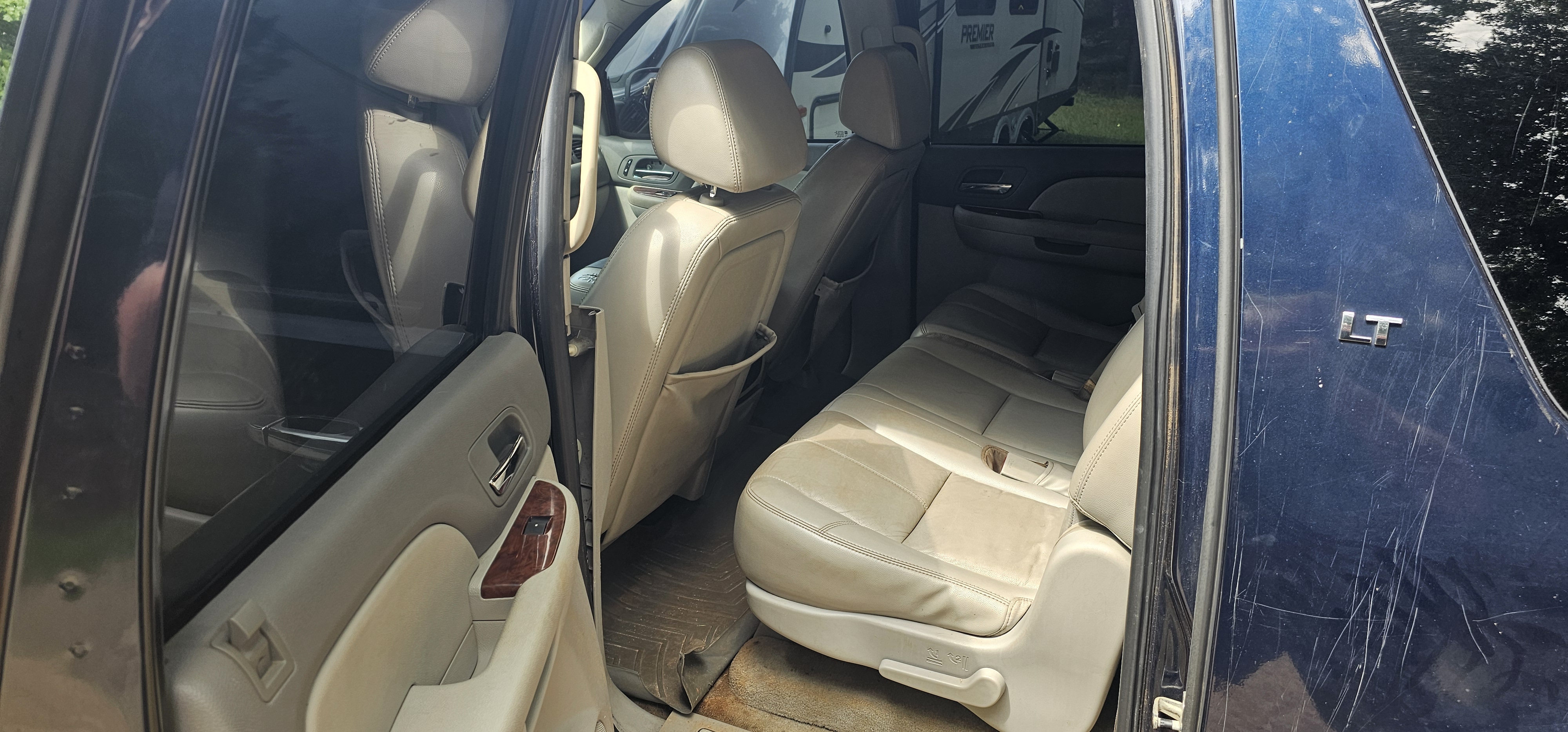 Seats 2